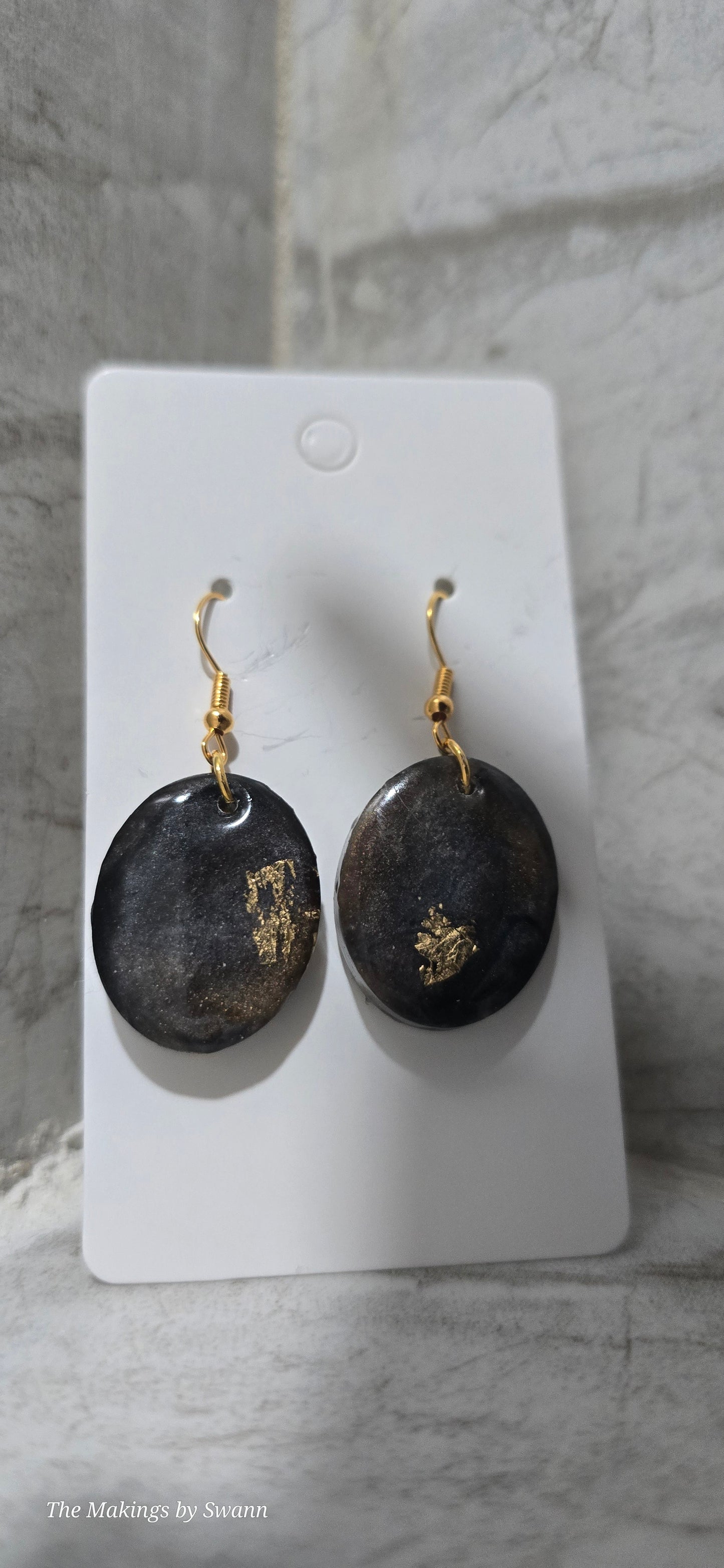 Black & Gold oval shaped earring